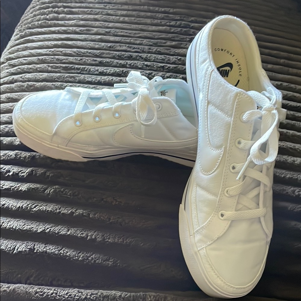 Nike White Comfort Insole Sneakers(Final Price)